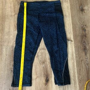 Lululemon crop leggings size 6